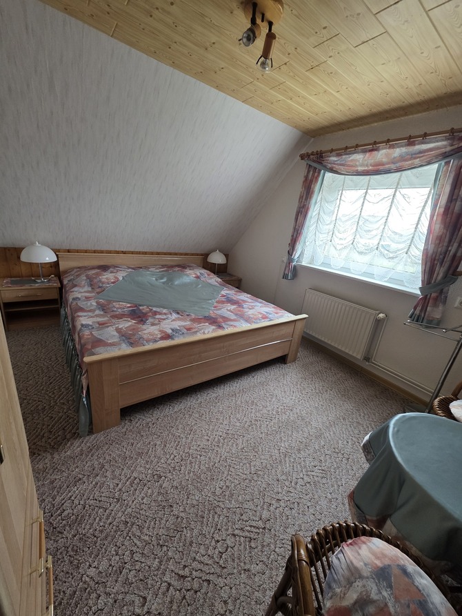 Ferienhaus in K&uuml;hlungsborn - H&ouml;ppner, Joachim - Schlafraum zur S&uuml;dseite im Obergescho&szlig;