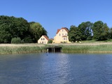 Ferienwohnung in Neuenkirchen - Gutshaus Grubnow auf Rügen - Gut Grubnow Wasseransicht