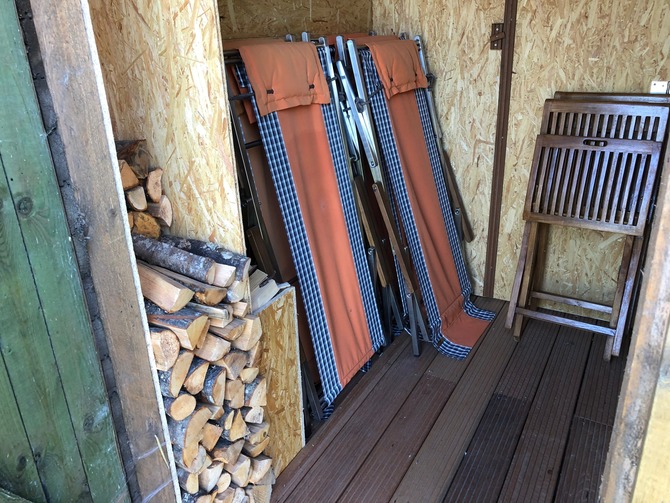 Ferienwohnung in Fehmarn OT Albertsdorf - Weber I - Kaminholz  und Liegest&uuml;hle
