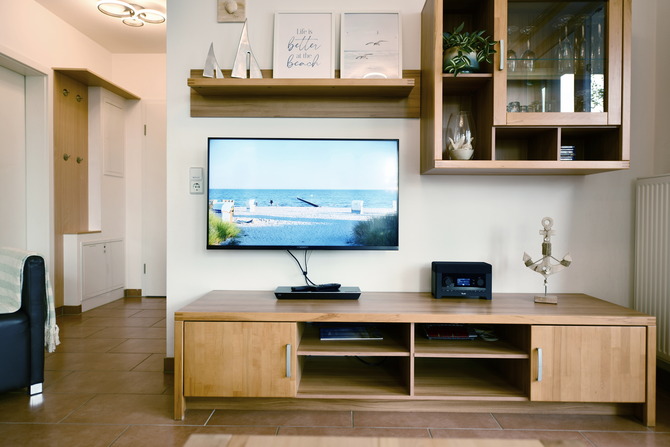 Ferienwohnung in Gro&szlig;enbrode - Windrose 2 - und Fernsehwand mit Smart TV