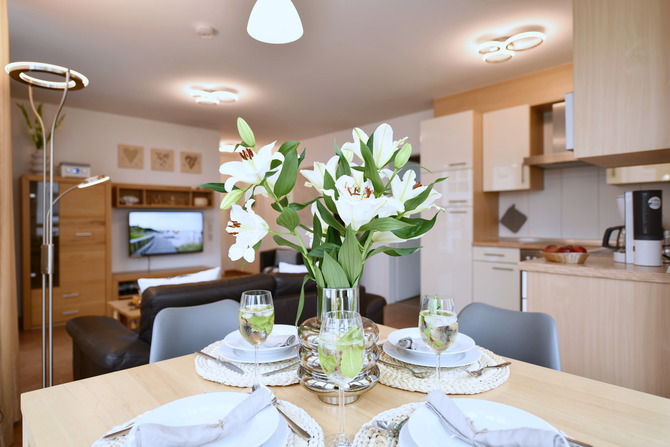 Ferienwohnung in Gro&szlig;enbrode - Seed&uuml;ne 4 - und Blick in den Wohnraum