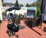 Ferienwohnung in Niendorf/Ostsee - Haus Edda FeWo Schwalbennest - Terrasse im Garten mit M&ouml;beln und Grill