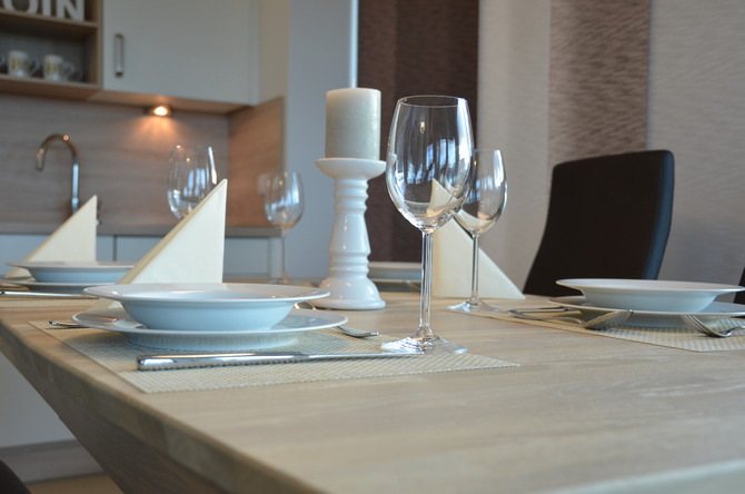 Ferienwohnung in Heiligenhafen - Ostseed&uuml;ne 6 - Tisch - Deko