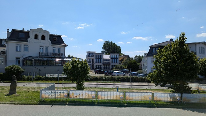 Ferienwohnung in B&ouml;rgerende - Appartement 2 - D&uuml;nenblick - Blick von D&uuml;ne zur Villa