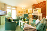 Ferienwohnung in Ostseeheilbad Zingst - Whg E, Ihr UrlaubsZuhause - Wohnbereich mit Kamin