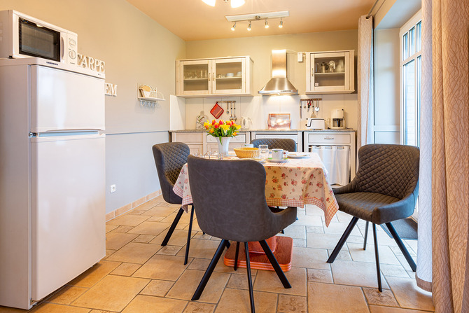 Ferienwohnung in Ostseeheilbad Zingst - Whg M, Ihr UrlaubsZuhause - K&uuml;che mit Essplatz