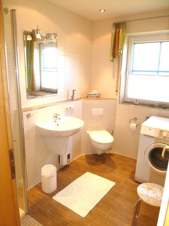 Ferienwohnung in Fehmarn OT Petersdorf - Fewo Bartels Kiebitzweg EG - Badzimmer EG mit Waschmaschine