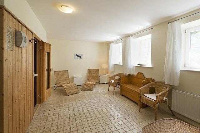 Ferienwohnung in Neuenkirchen (Rügen) - Gutshaus Grubnow Ferienwohnung 4 mit Hund am Wasser Sauna und WLAN incl. - Bild 8