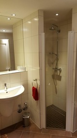 Ferienwohnung in Baabe - MeerWohnung mod. Fewo direkt am Strand mit Pool - Bild 5